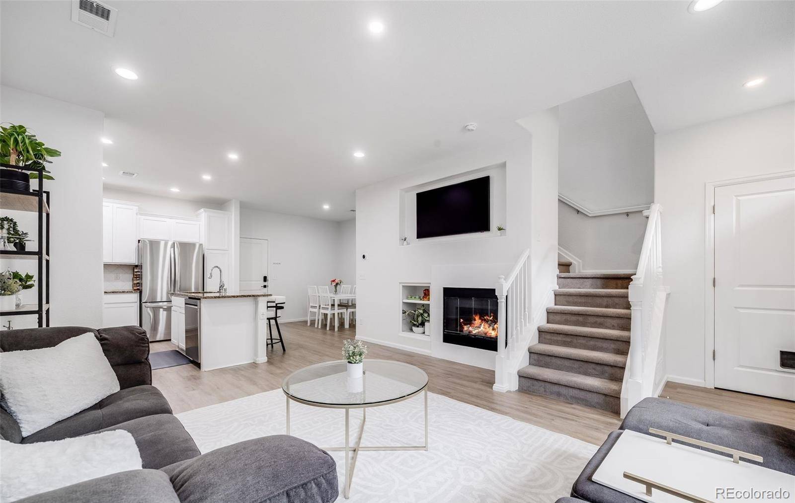 Centennial, CO 80112,8935 E Nichols PL