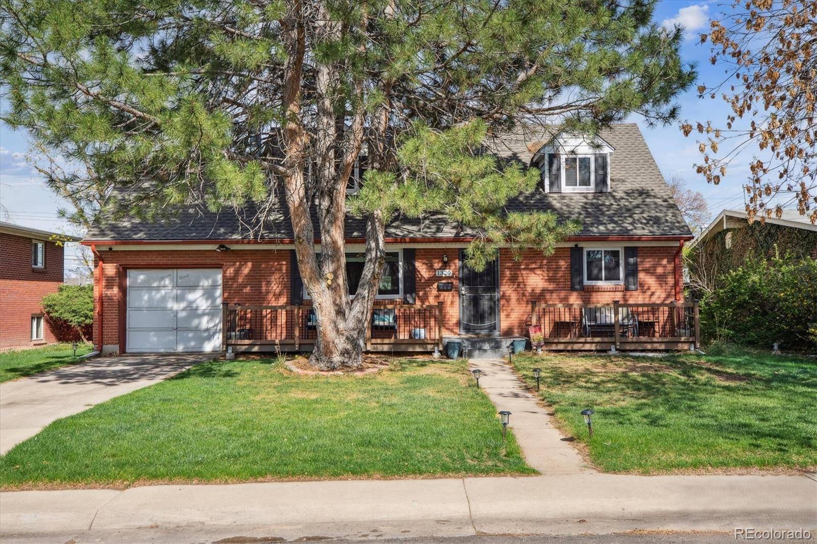 Aurora, CO 80011,1320 Quari ST