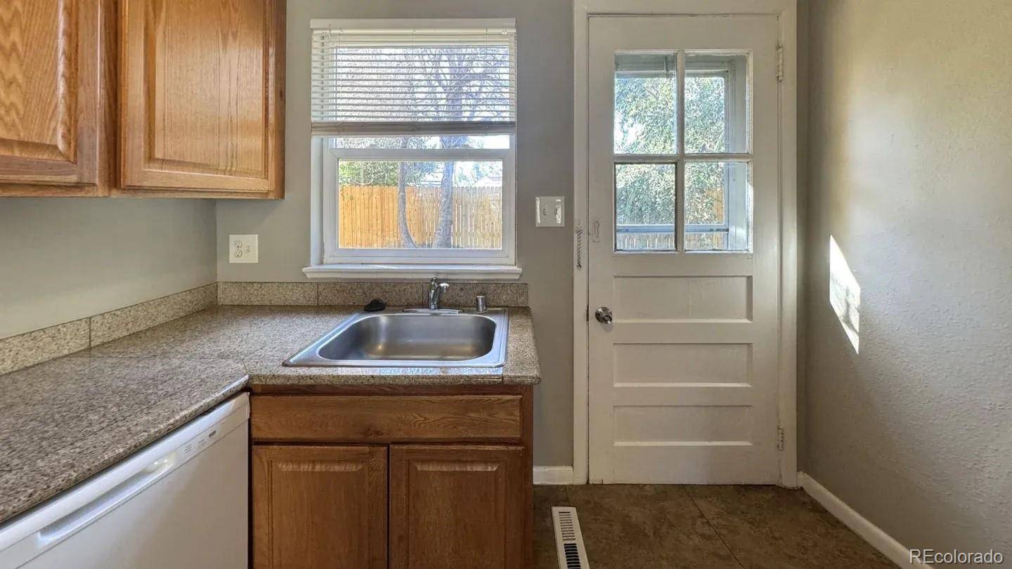 Arvada, CO 80003,7500 Robinson