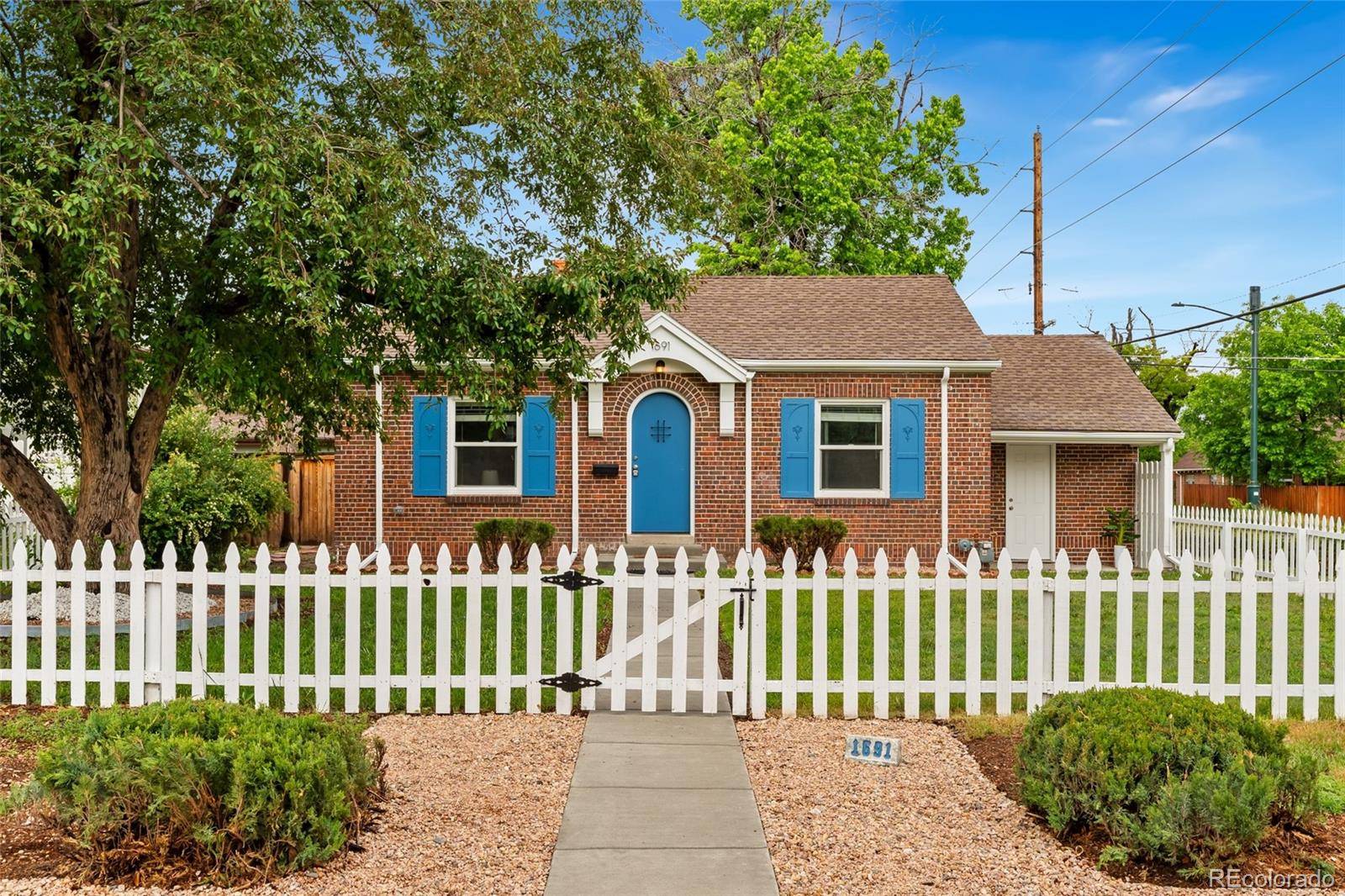 Denver, CO 80220,1691 Roslyn ST