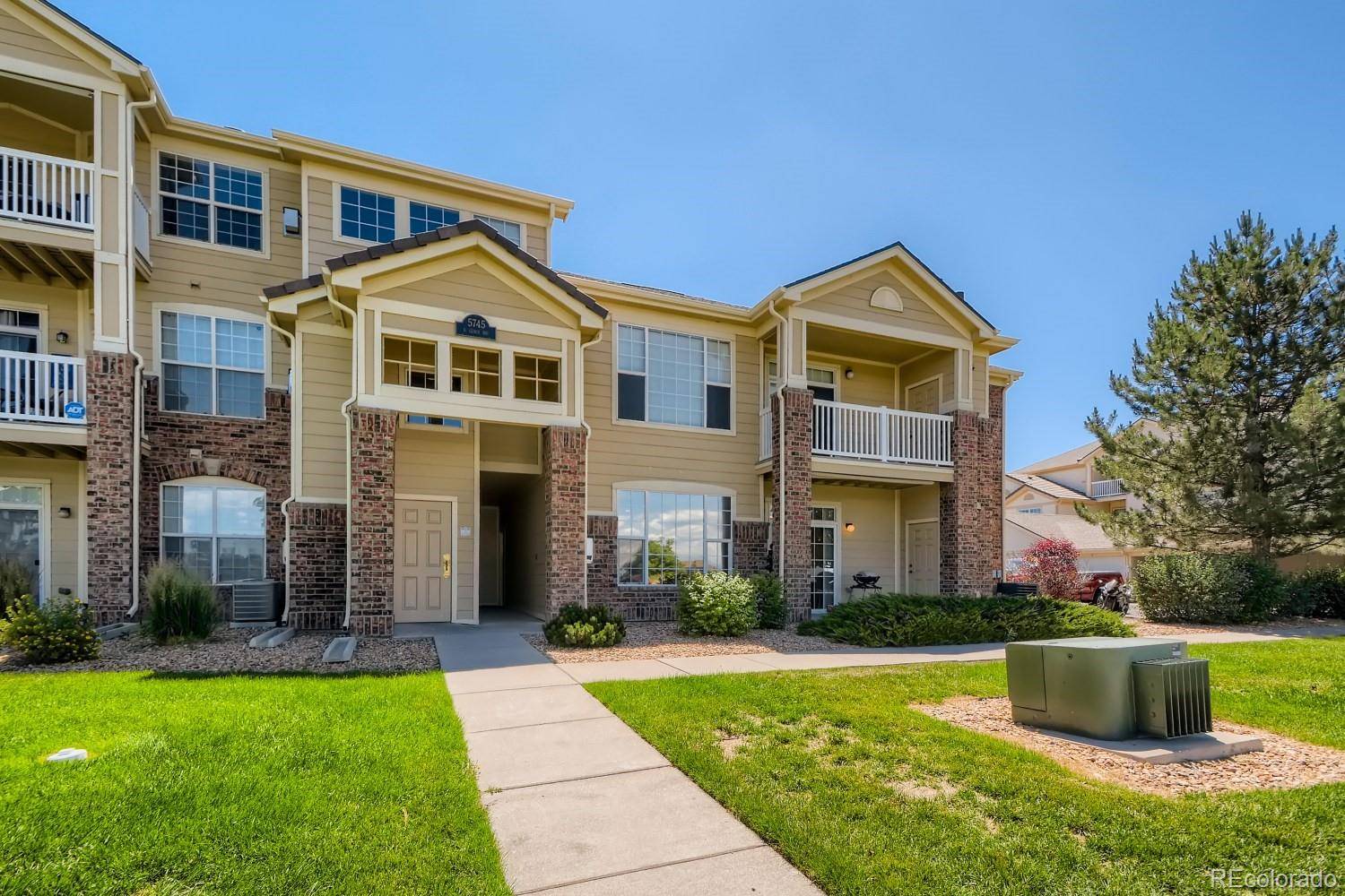 Aurora, CO 80019,5745 N Genoa WAY #13-102