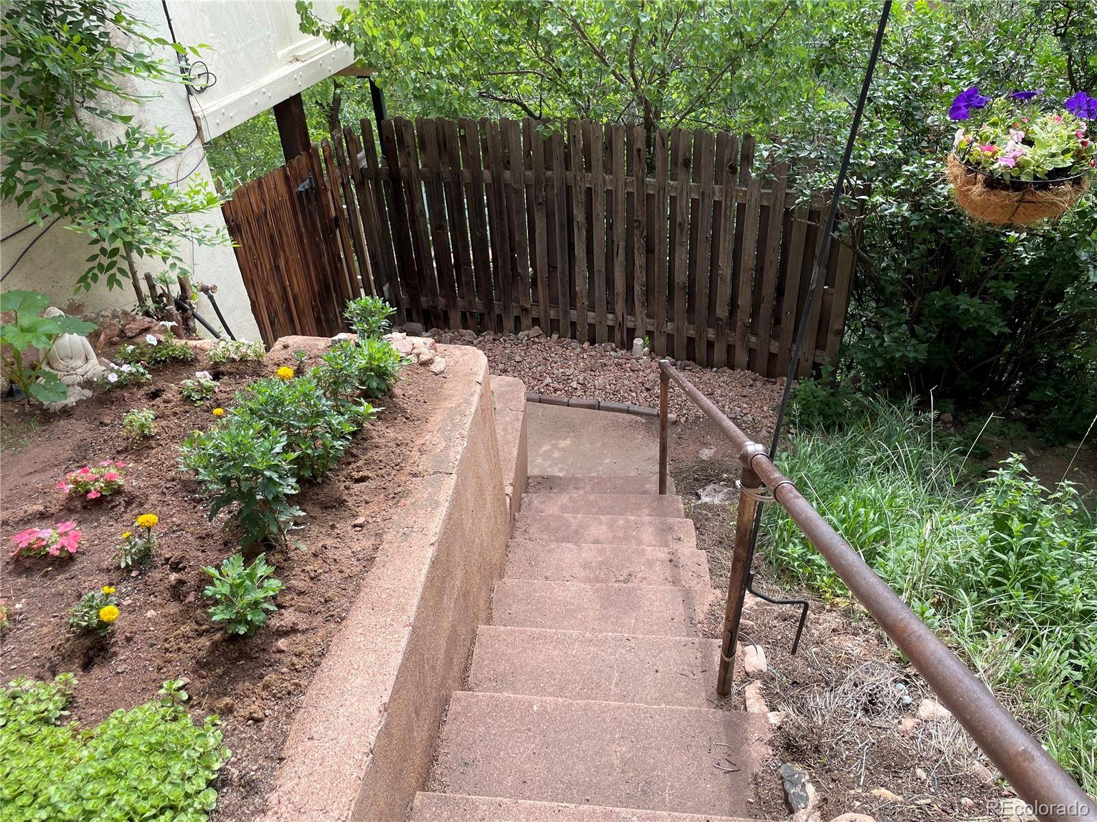 Manitou Springs, CO 80829,136 Cave AVE