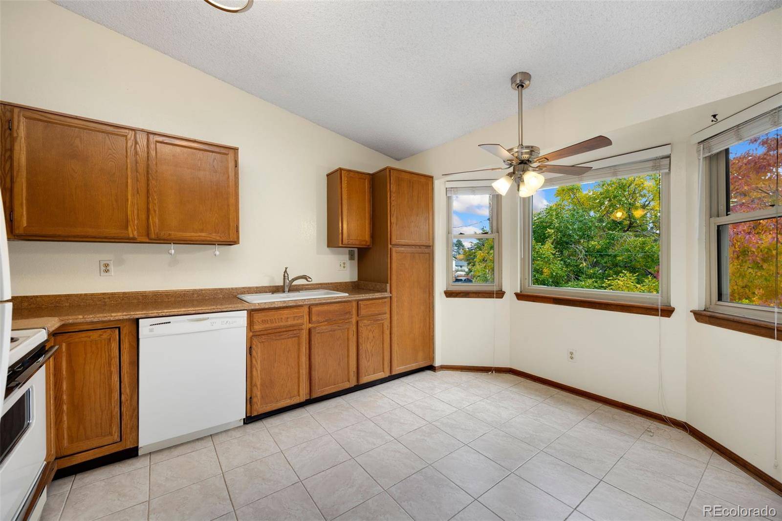 Lakewood, CO 80226,1075 S Garrison ST #203