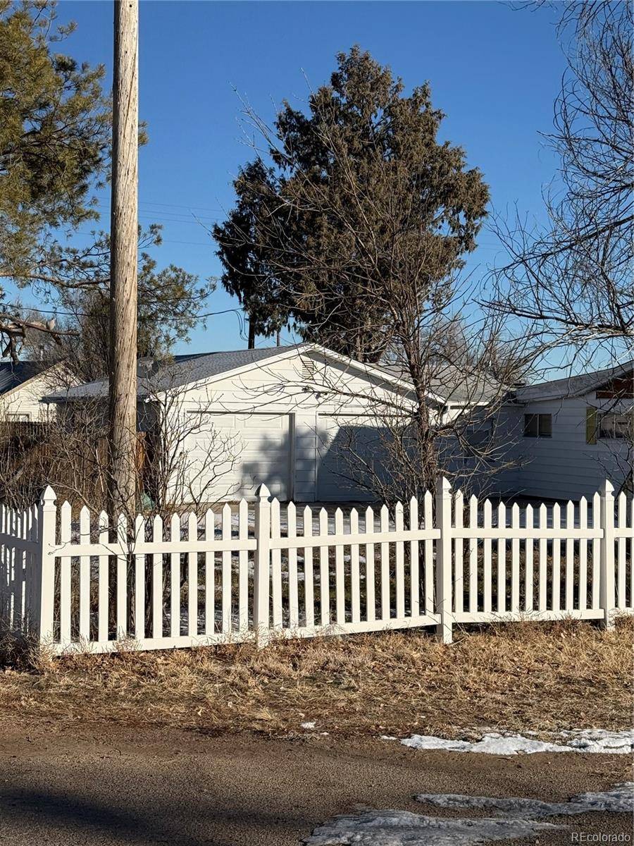 Roggen, CO 80651,403 Front ST