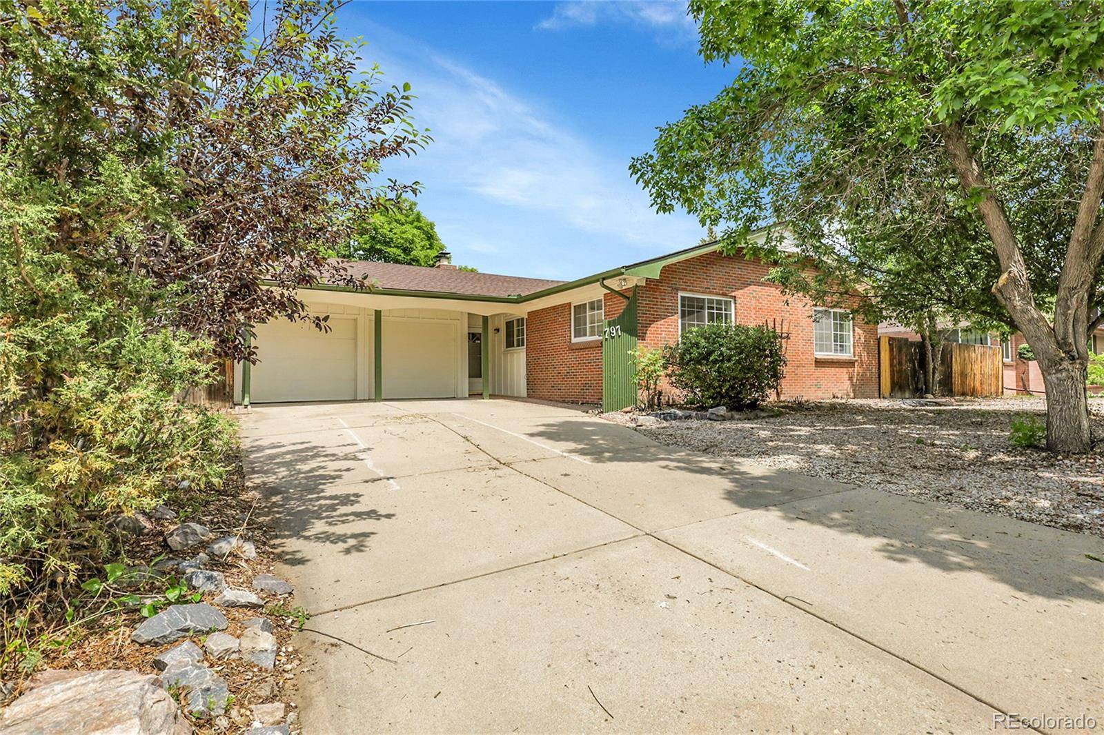 Littleton, CO 80120,797 W Briarwood AVE