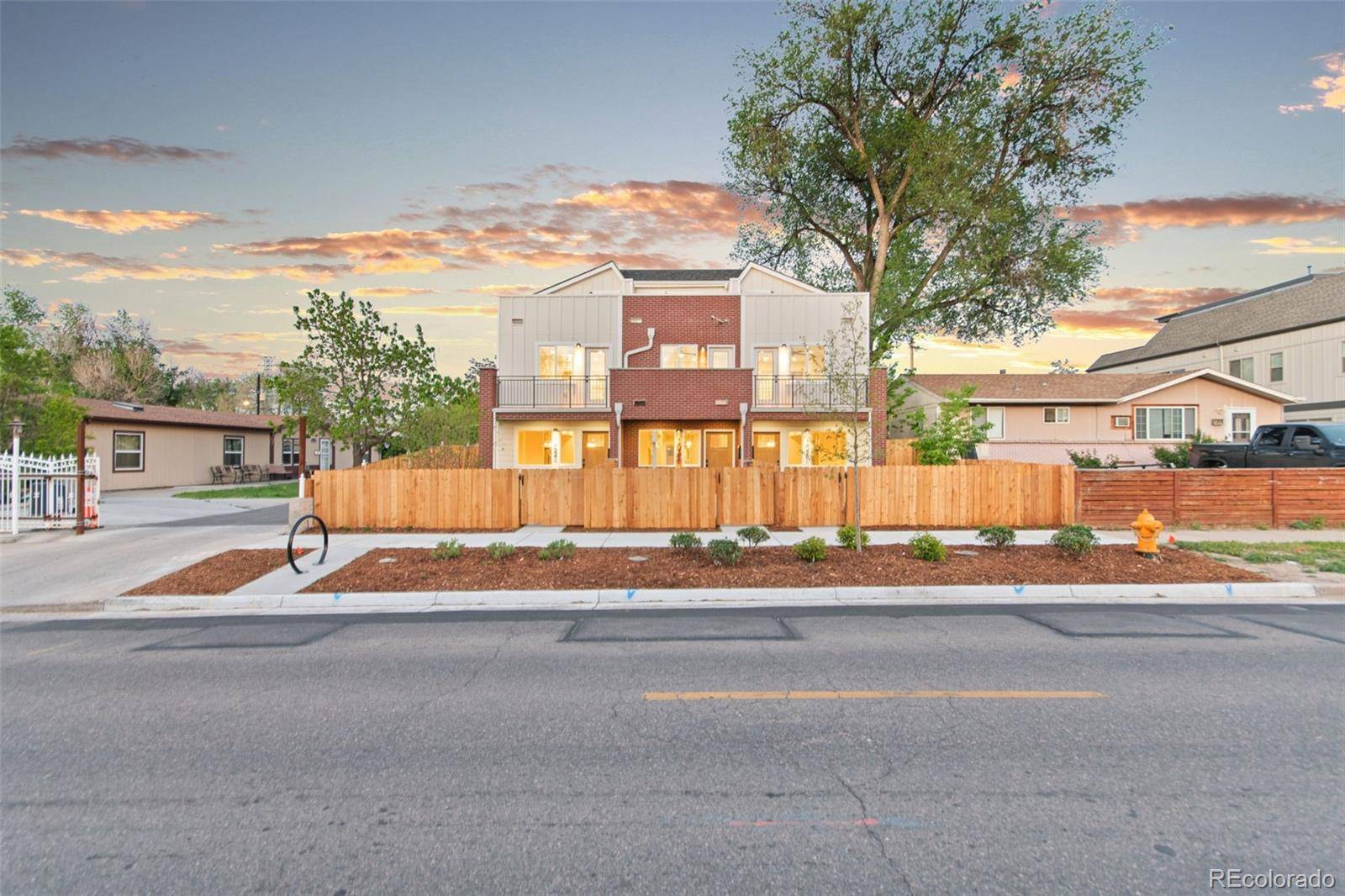 Denver, CO 80204,1048 Knox CT