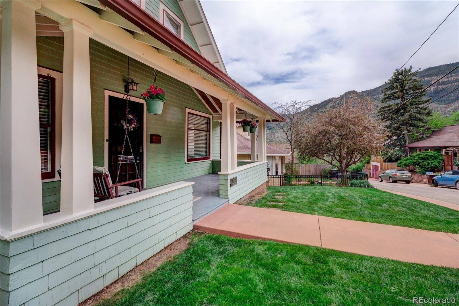 Manitou Springs, CO 80829,114 Cave AVE