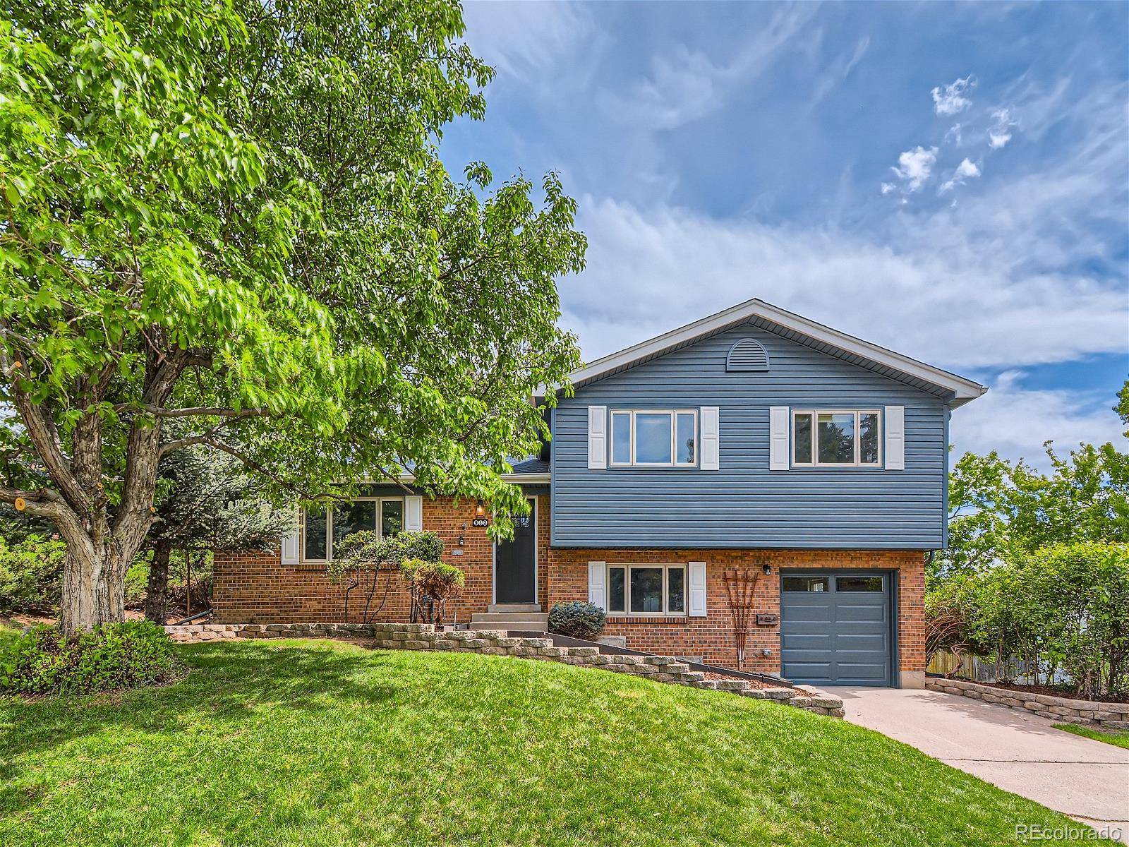 Centennial, CO 80122,932 E Briarwood CIR