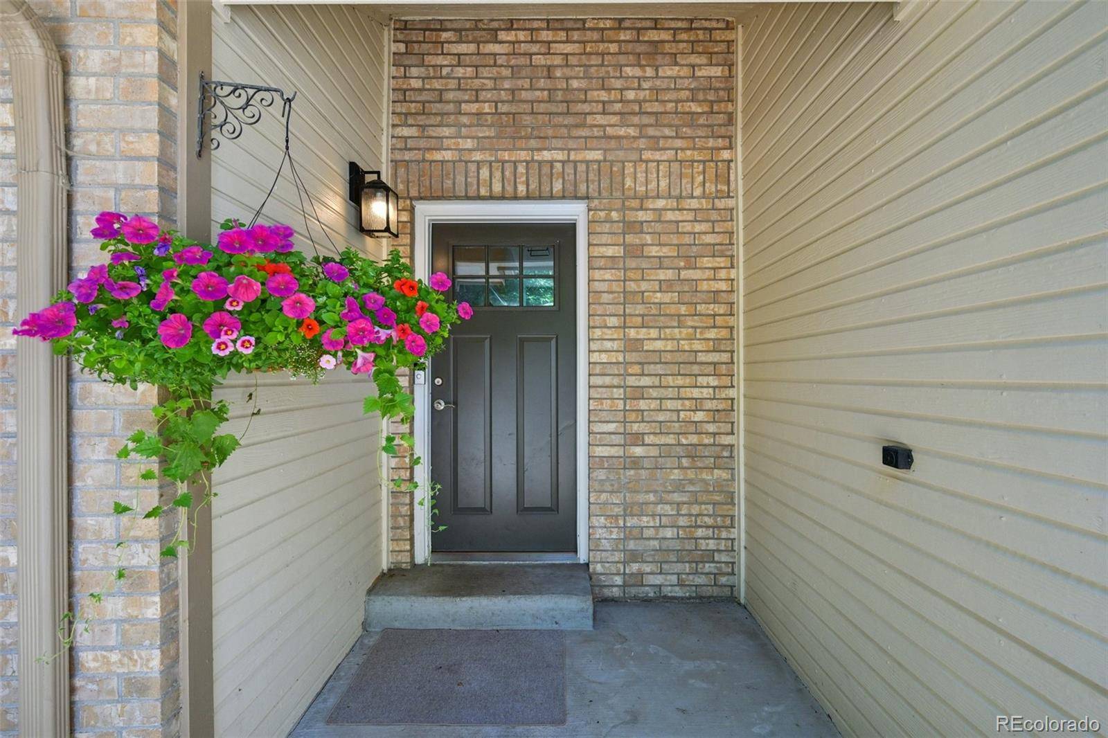 Centennial, CO 80121,6468 S Forest ST