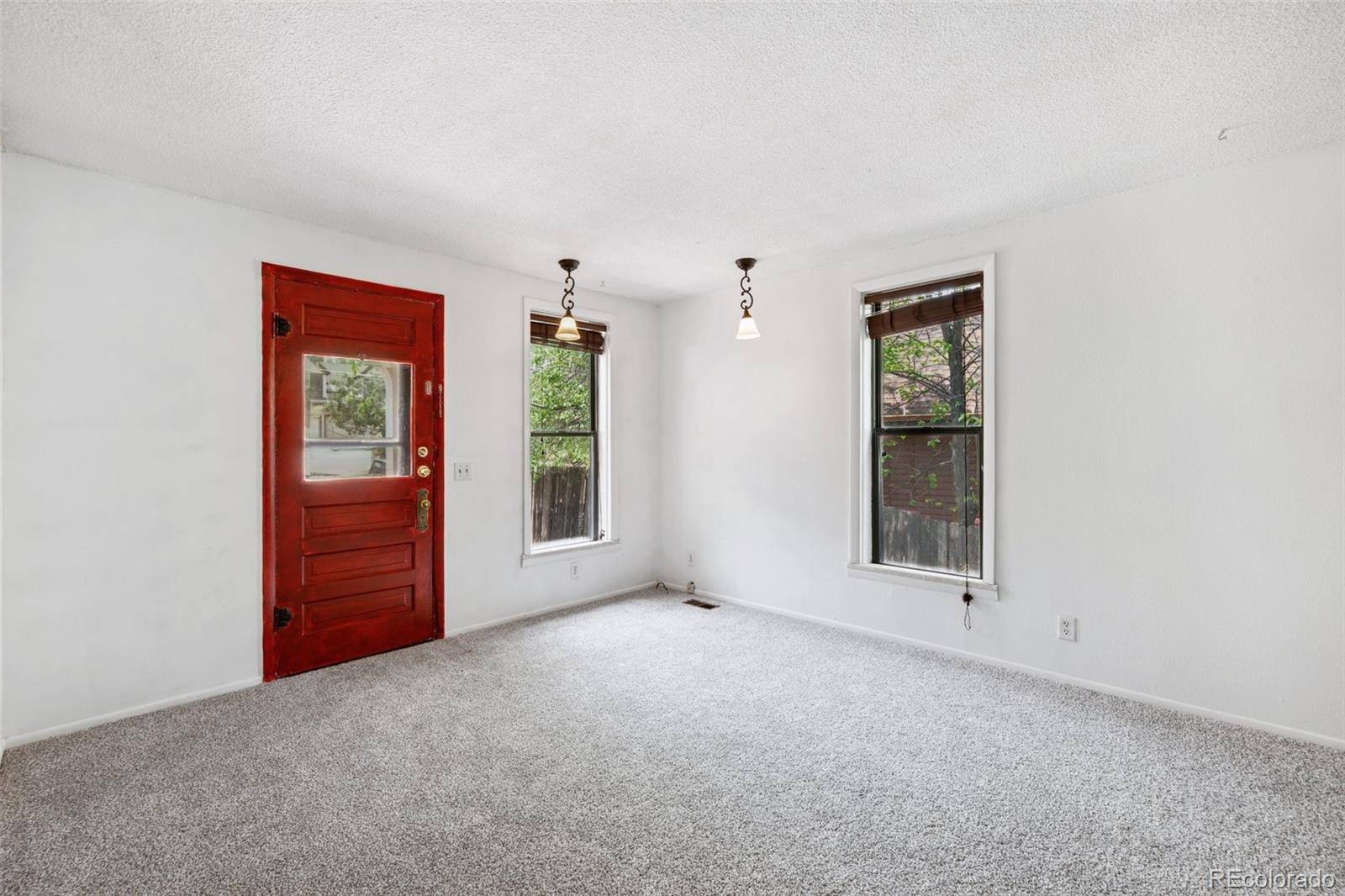 Manitou Springs, CO 80829,860 Prospect PL