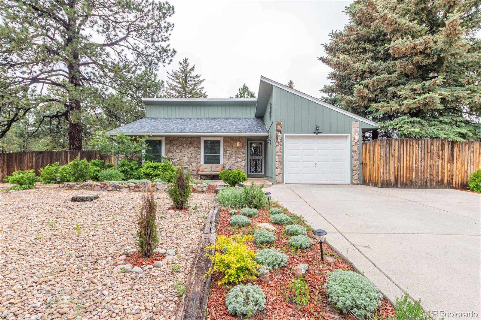 Elizabeth, CO 80107,881 S Pearl ST