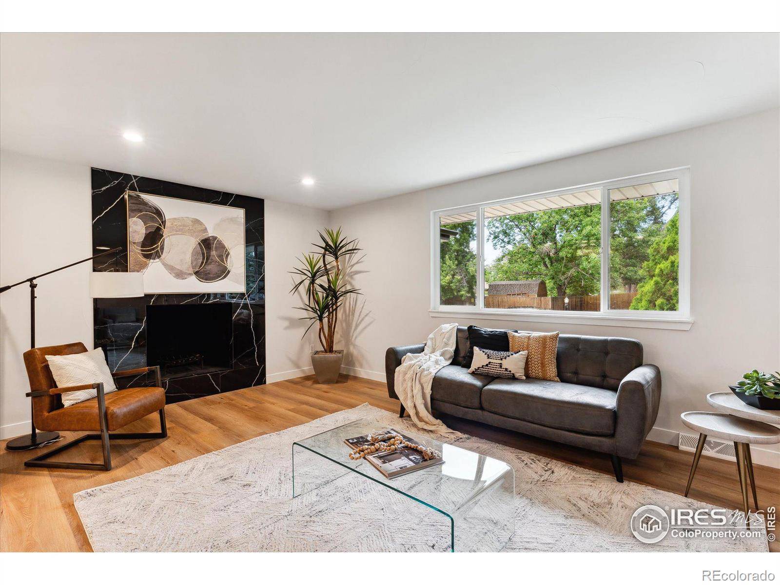 Centennial, CO 80121,210 E Graves AVE