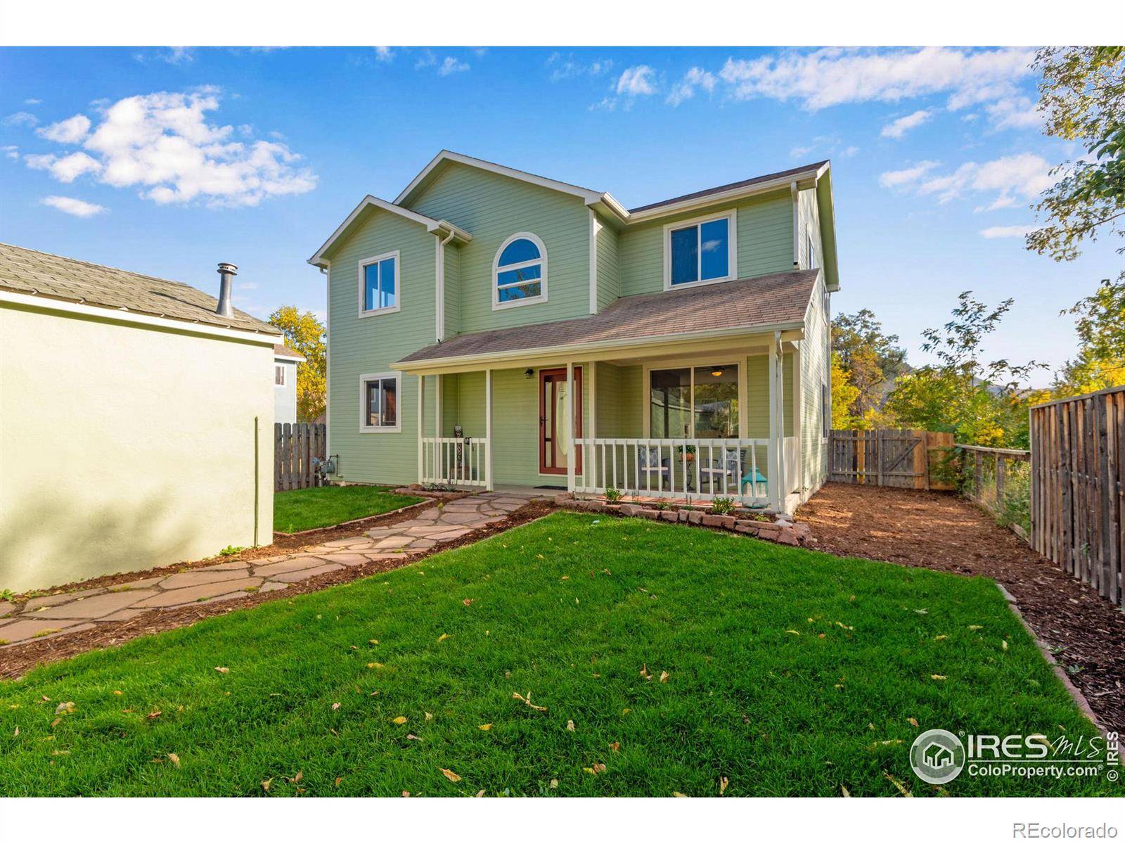 Lyons, CO 80540,217 Park ST