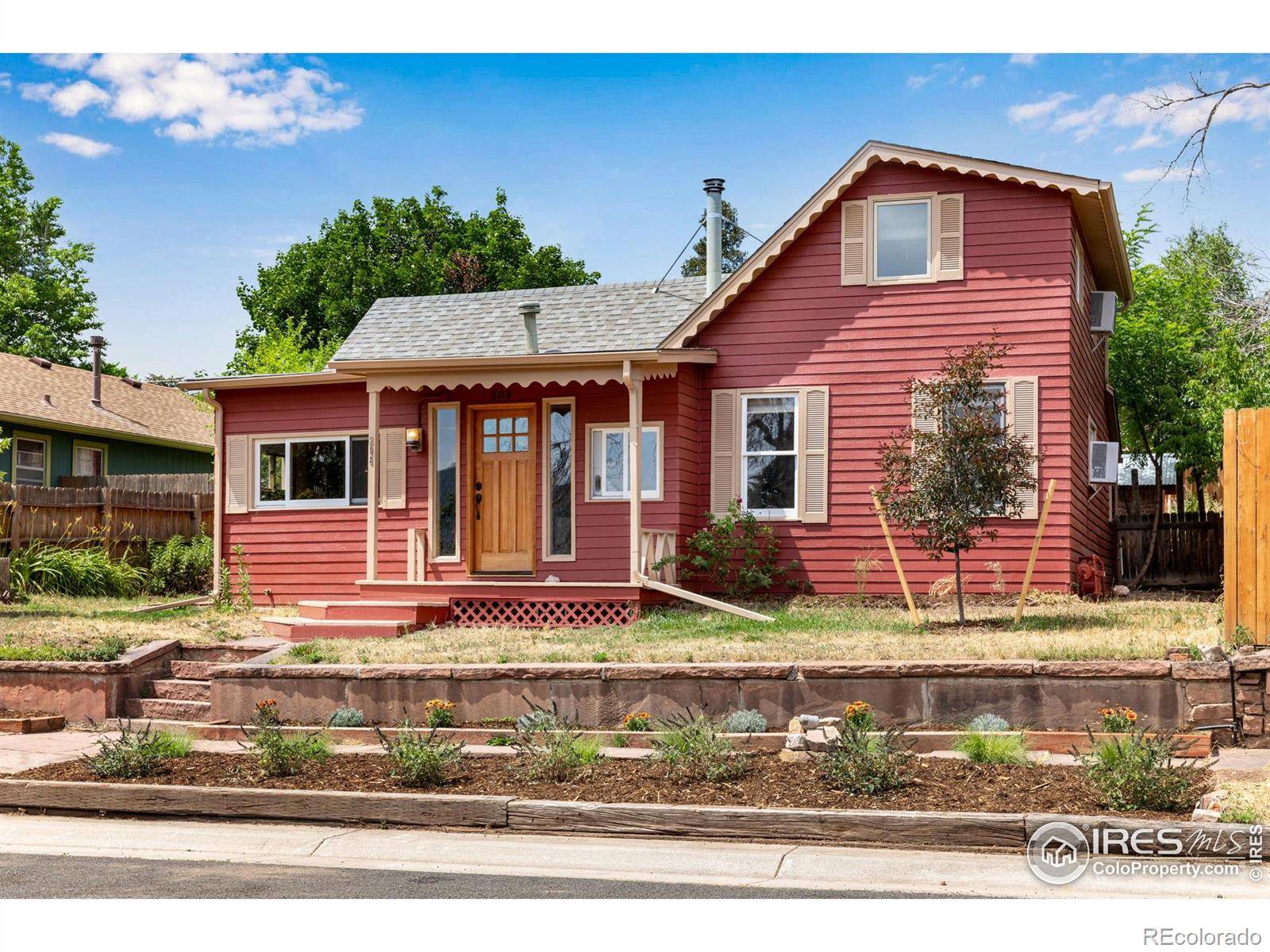 Lyons, CO 80540,208 Main ST