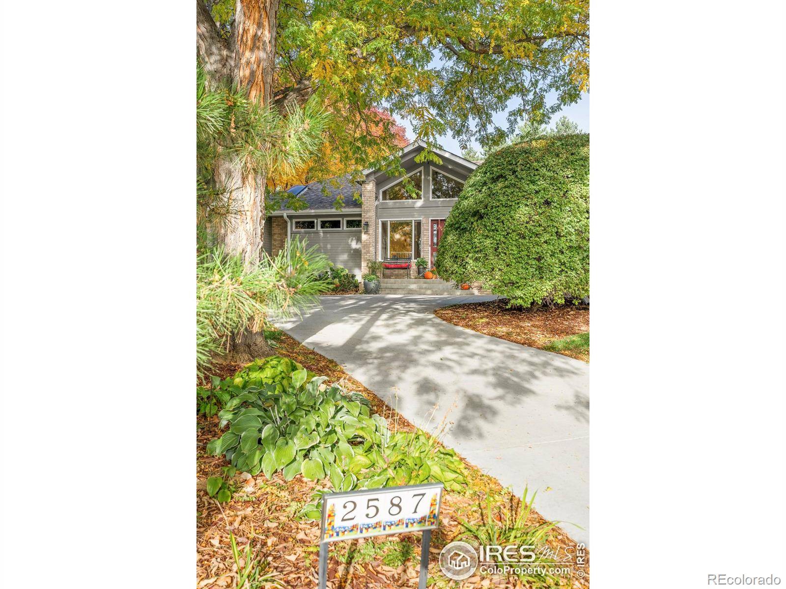 Lafayette, CO 80026,2587 Ginny WAY