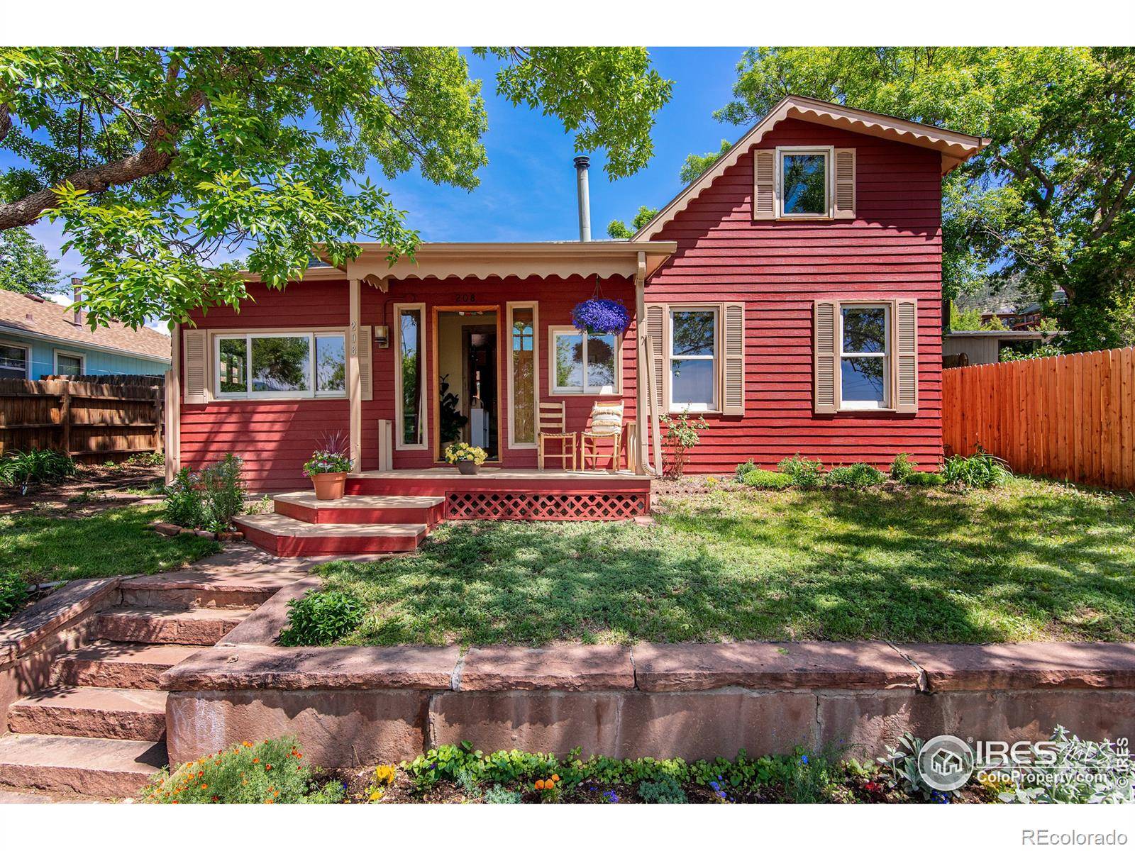 Lyons, CO 80540,208 Main ST