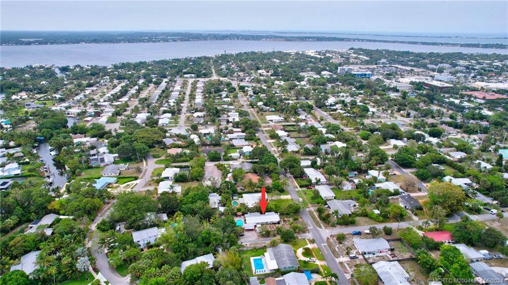 Stuart, FL 34996,824 SE Madison AVE