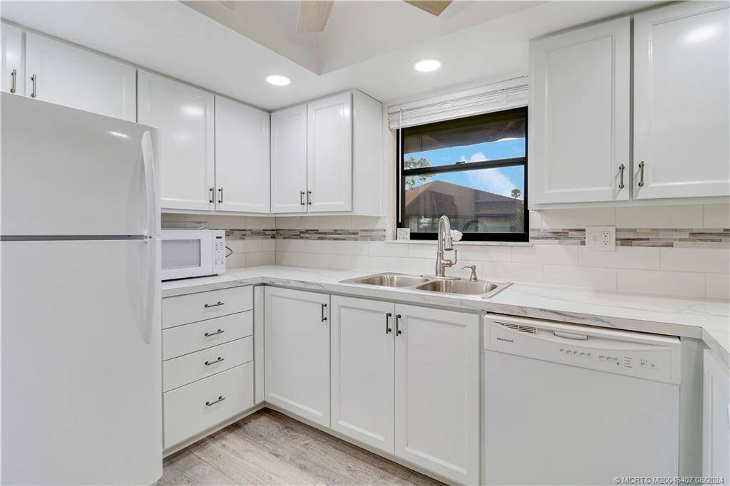 Stuart, FL 34997,510 SW South River DR #203