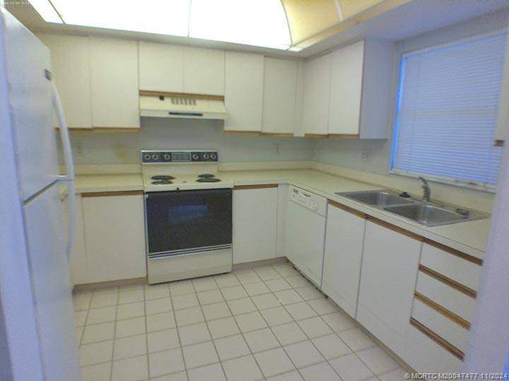 Stuart, FL 34997,841 SW South River DR #106