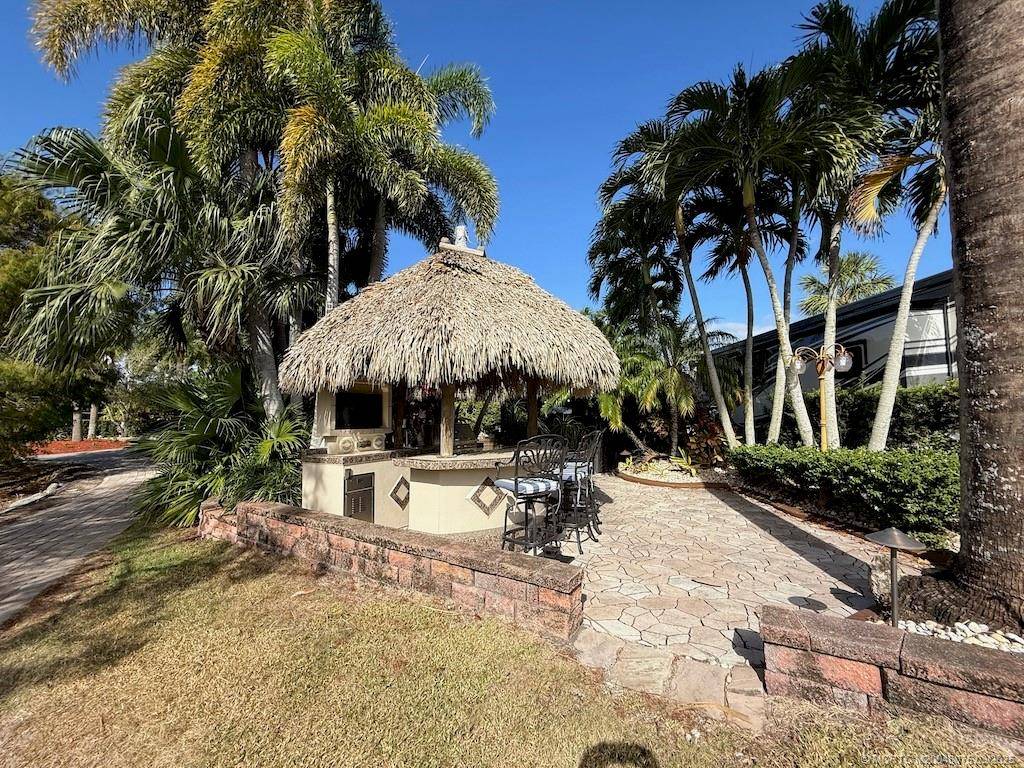 Port Saint Lucie, FL 34986,421 NW Chipshot LN