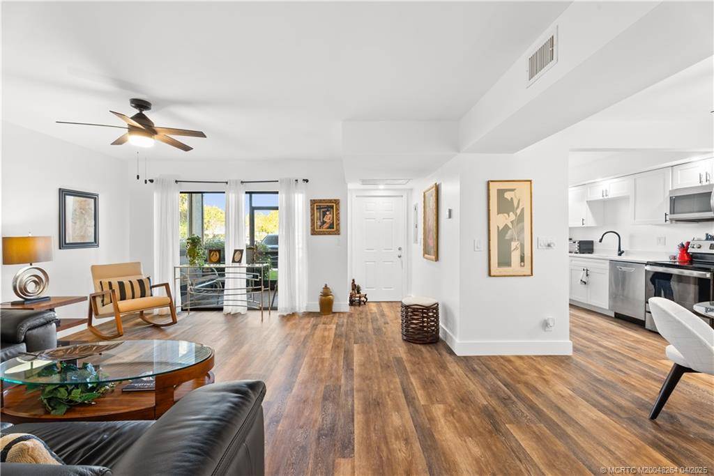 Stuart, FL 34994,1210 SE Parkview PL #E5