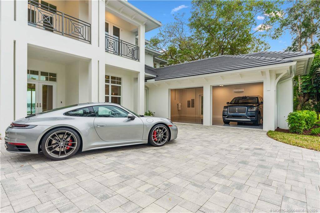 Stuart, FL 34996,505 SE Saint Lucie BLVD