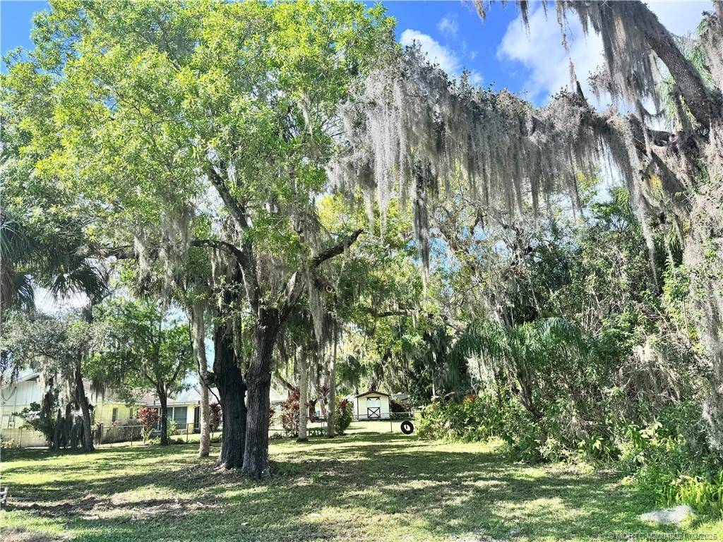 Fort Pierce, FL 34981,2590 Rainbow DR