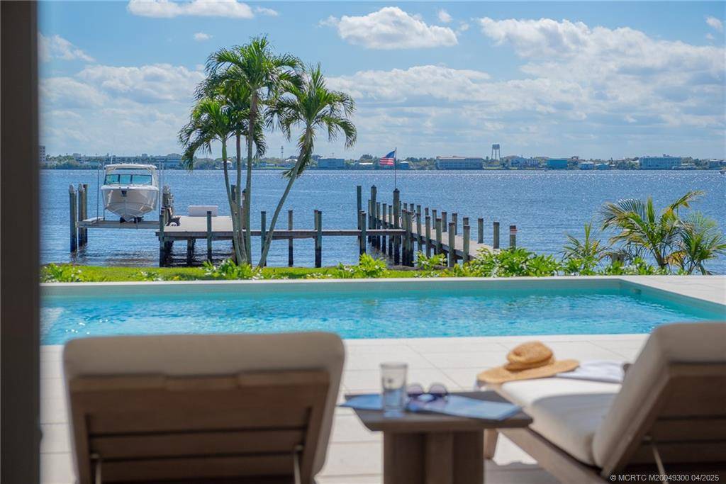 Jensen Beach, FL 34957,618 NE Saint Lucie BLVD