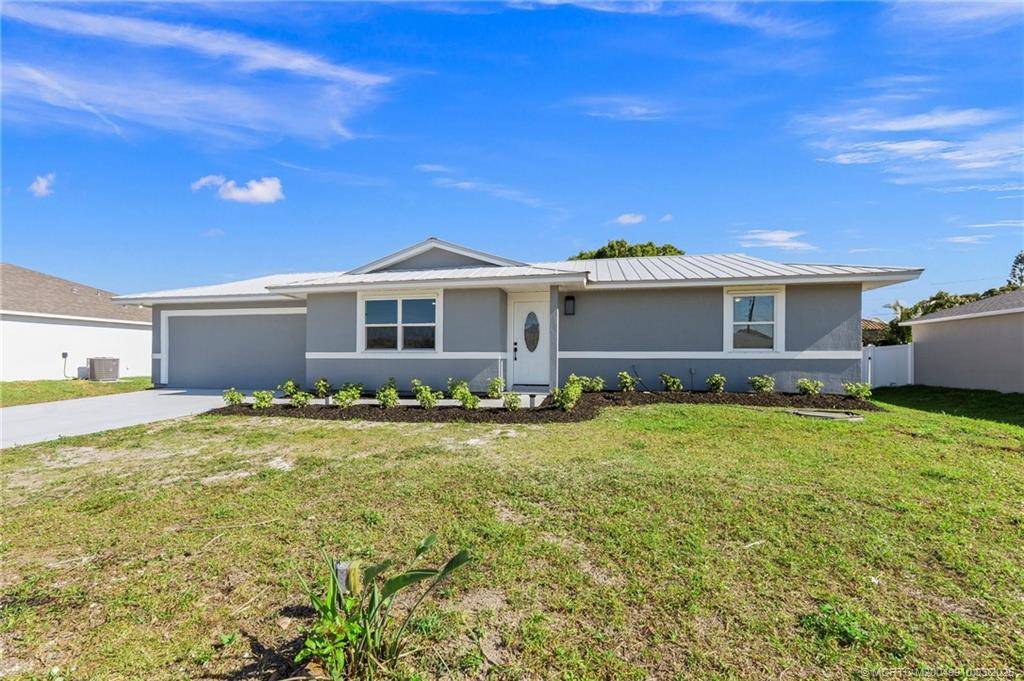Port Saint Lucie, FL 34953,472 SW Baoy AVE