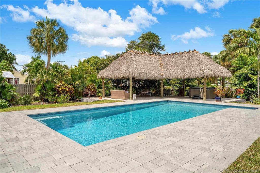 Stuart, FL 34996,216 SE Flamingo AVE
