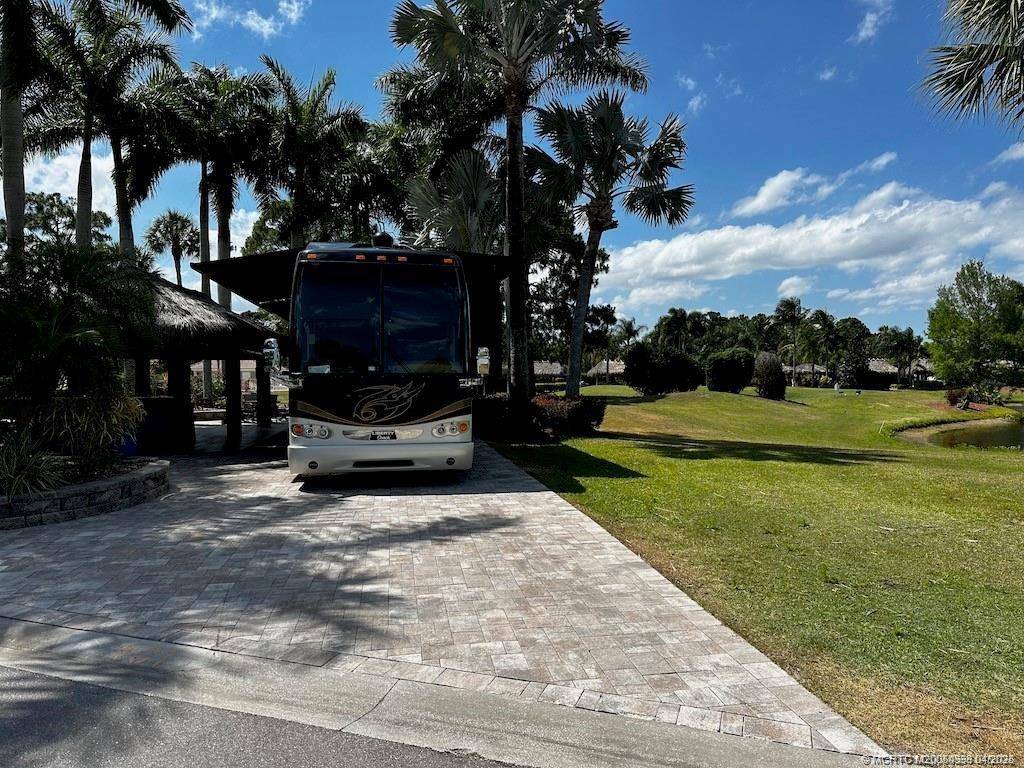 Port Saint Lucie, FL 34986,401 NW Chipshot LN