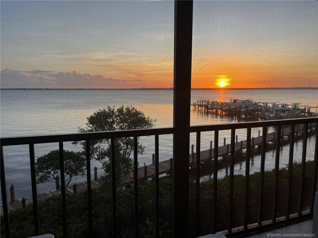 Stuart, FL 34996,4680 NE Sandpebble TRCE #3-304