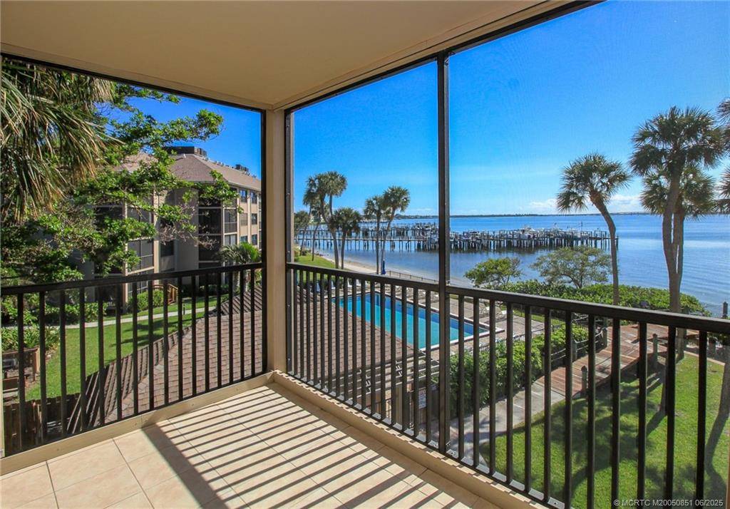 Stuart, FL 34996,4490 NE Sandpebble TRCE #301