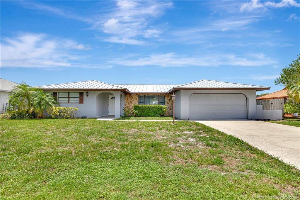 Jensen Beach, FL 34957,926 NE Vanda Terrado