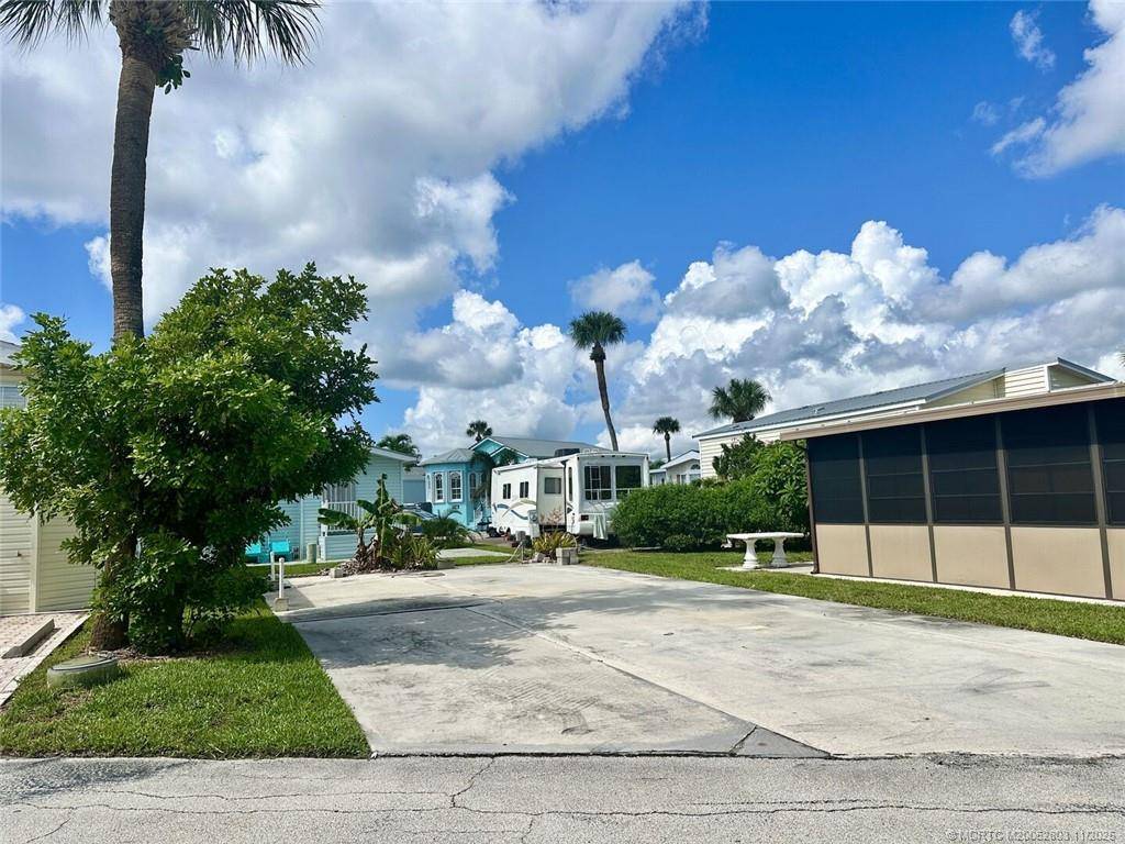 Jensen Beach, FL 34957,10725 E Ocean DR #294