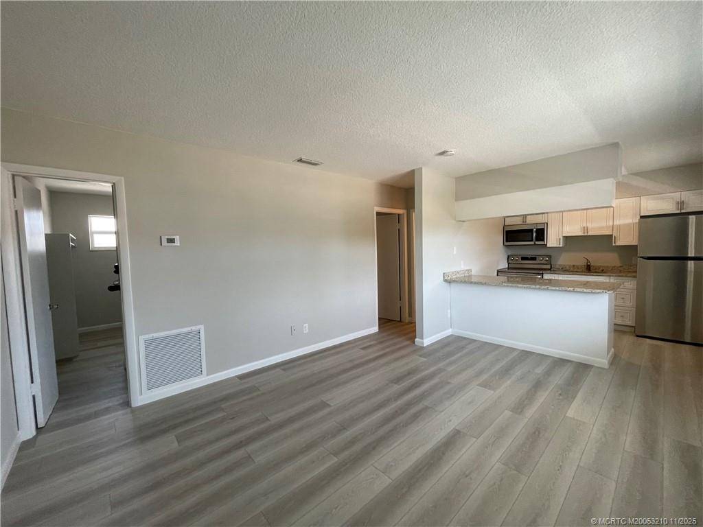 Fort Pierce, FL 34949,661 Hernando ST #9