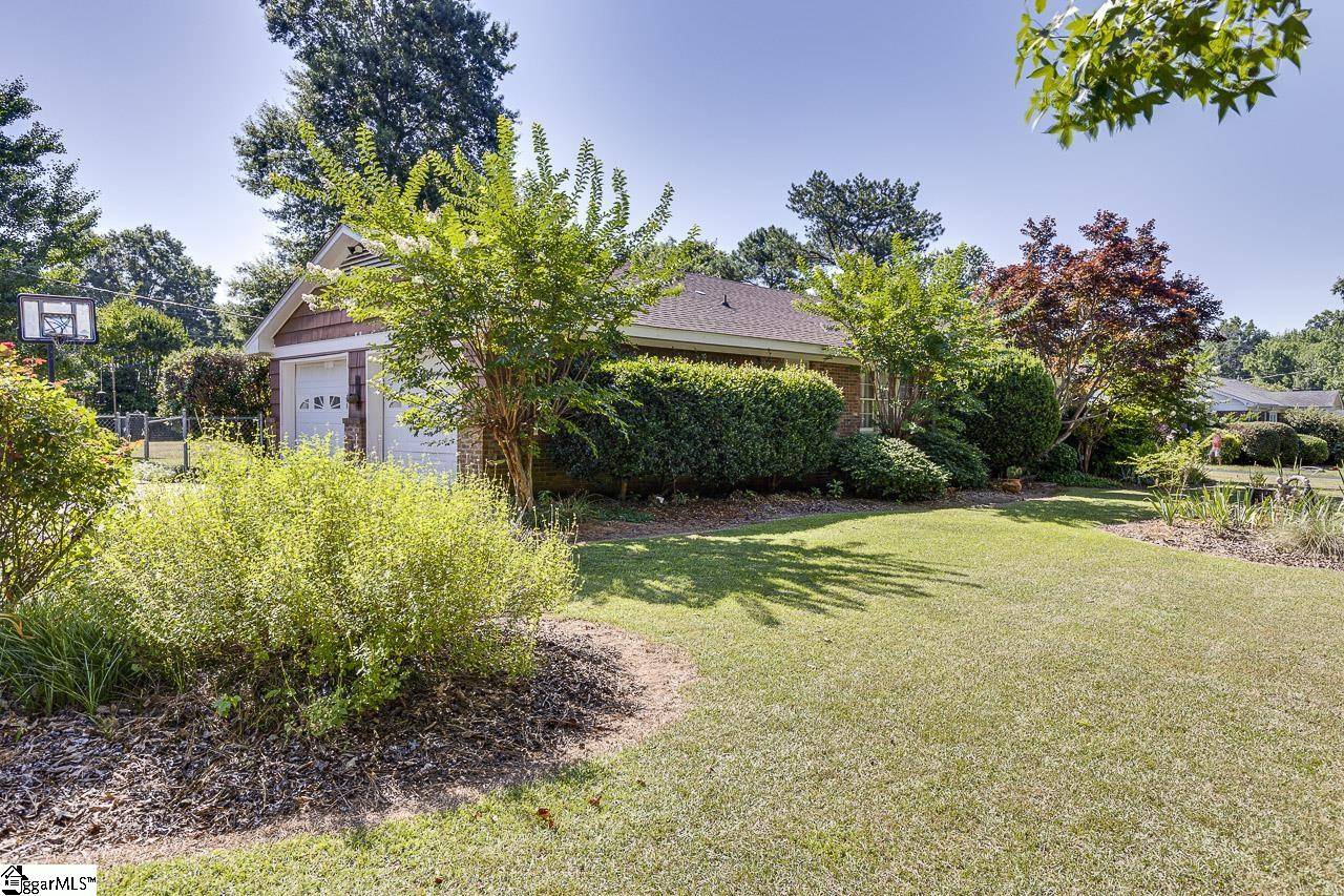 Spartanburg, SC 29307,372 Lake Forest Drive