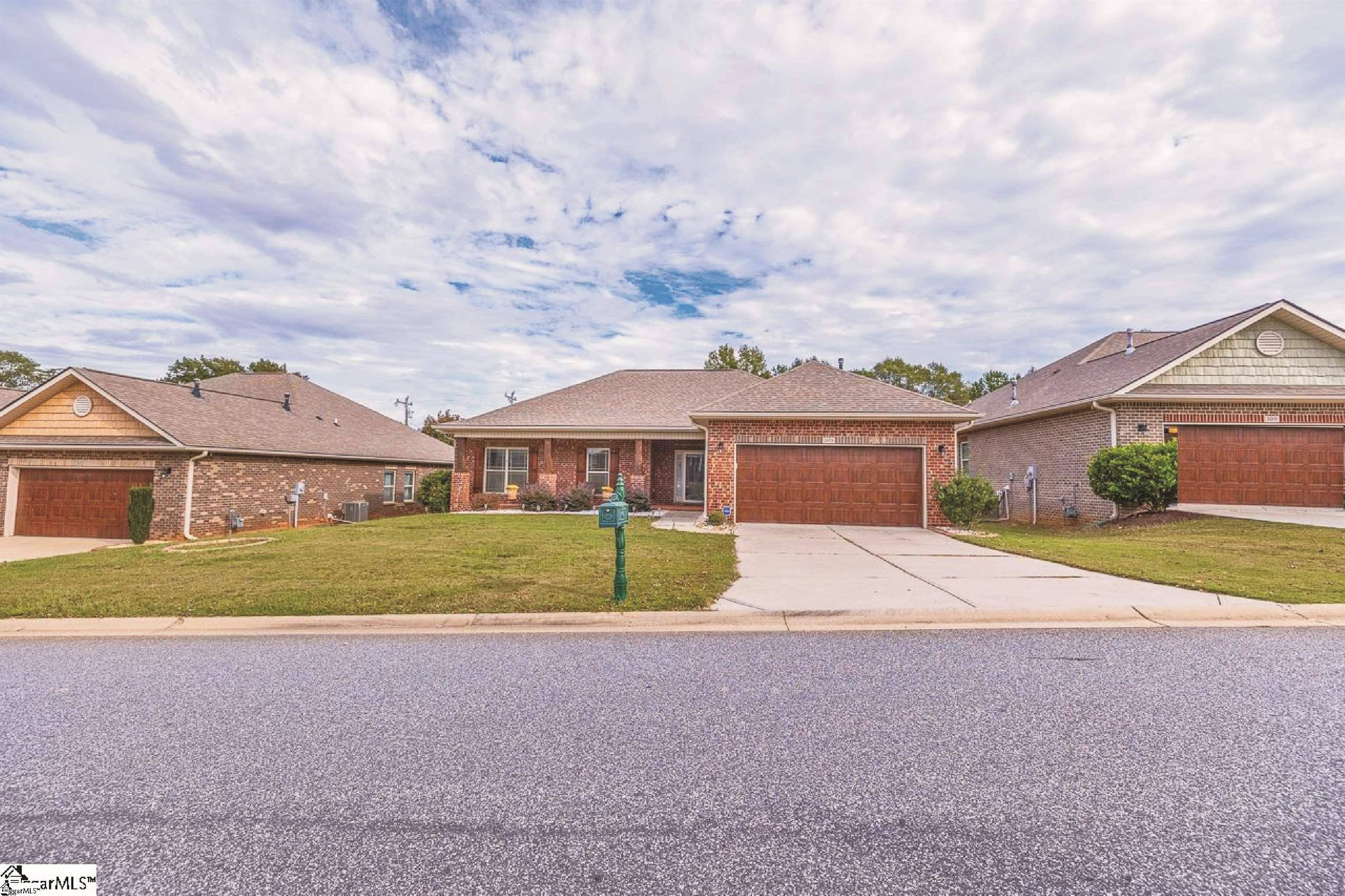 Simpsonville, SC 29681,305 Rabbit Run Trail