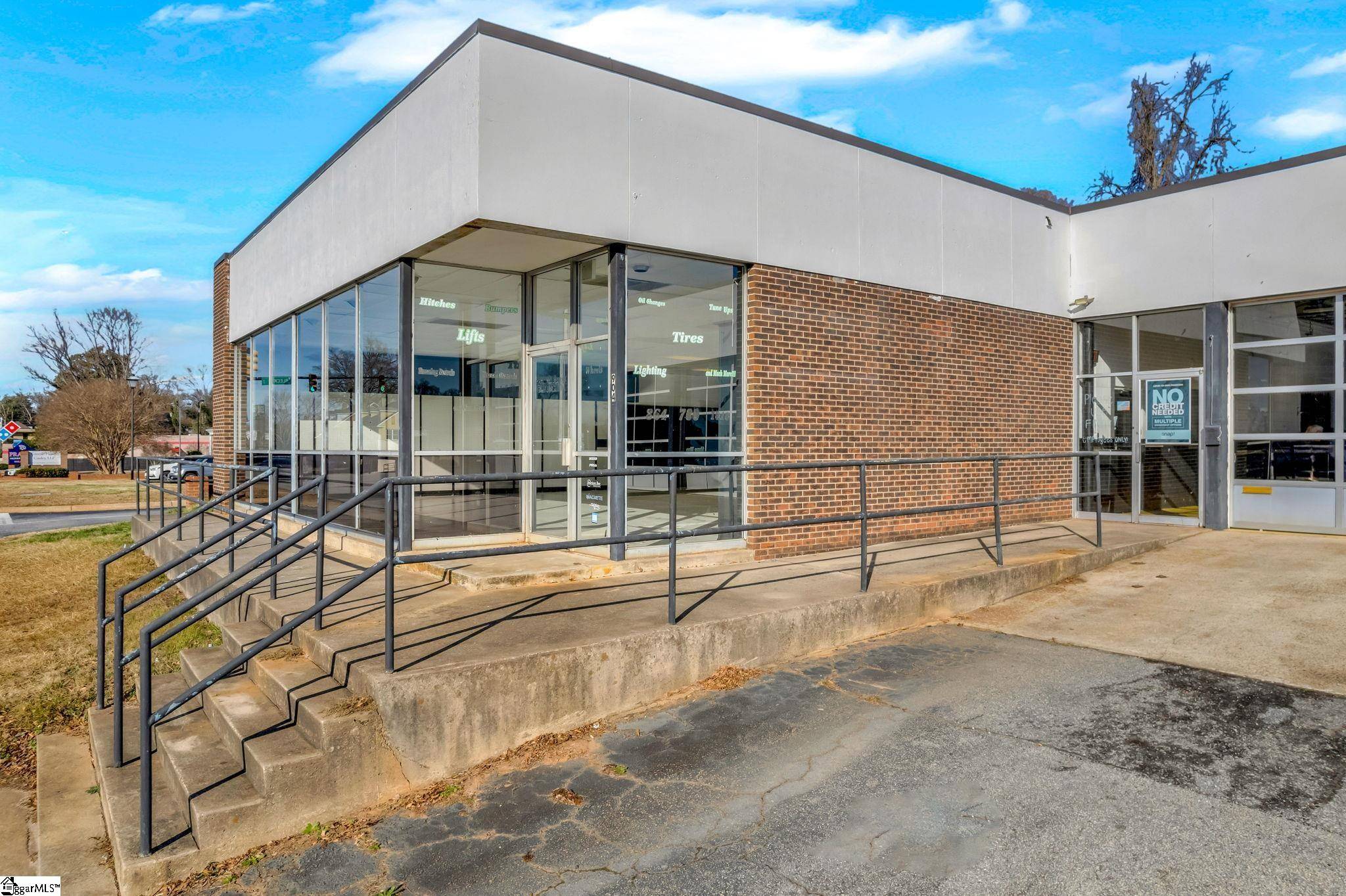 Anderson, SC 29621,904 N Main Street