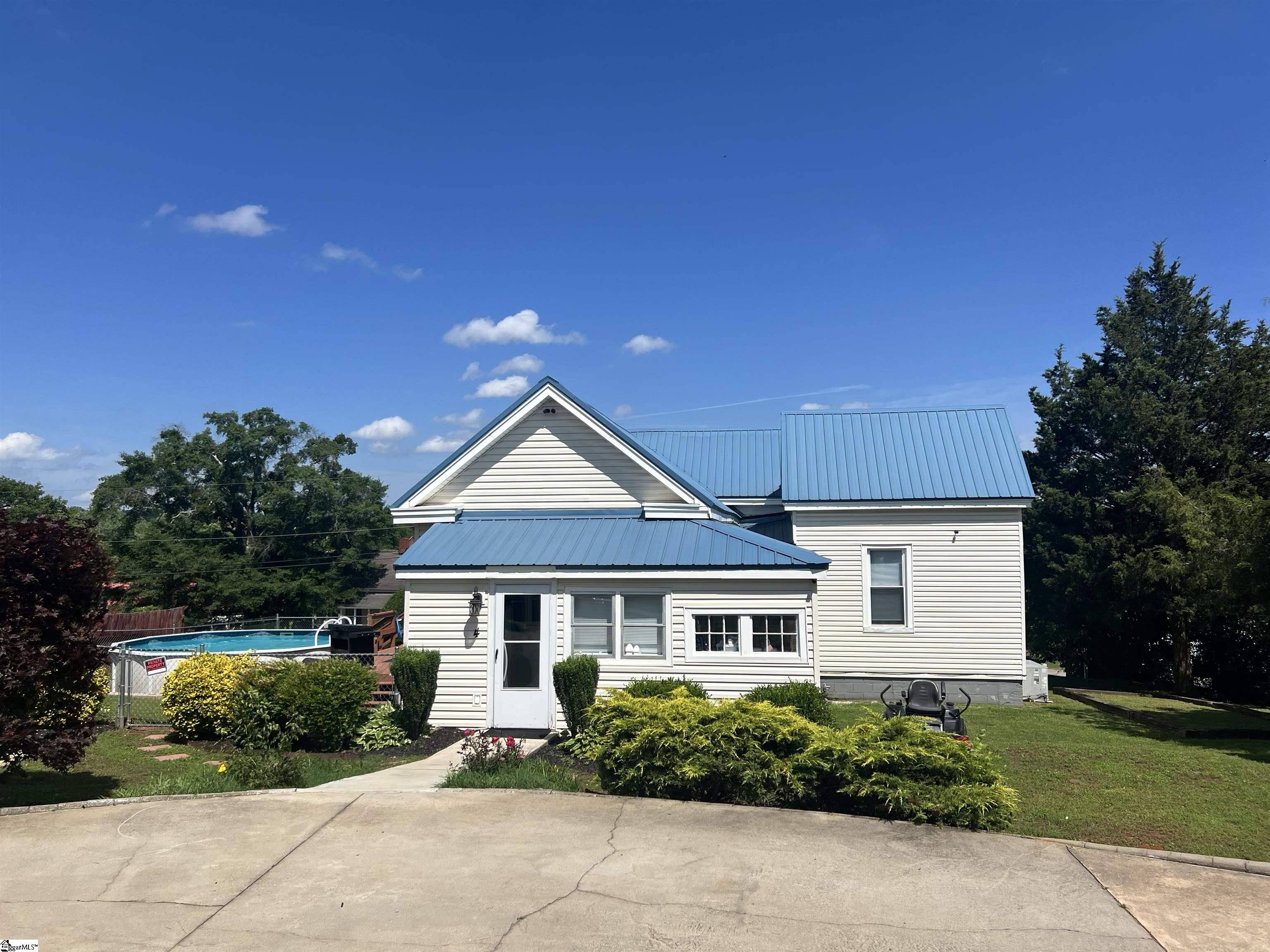 Pelzer, SC 29669,4 Courtney Street