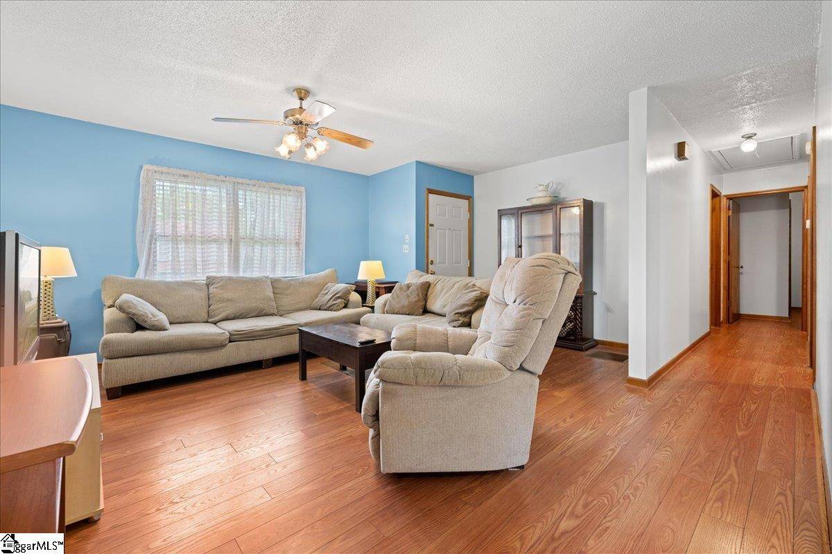 Inman, SC 29349,8 Cross Street
