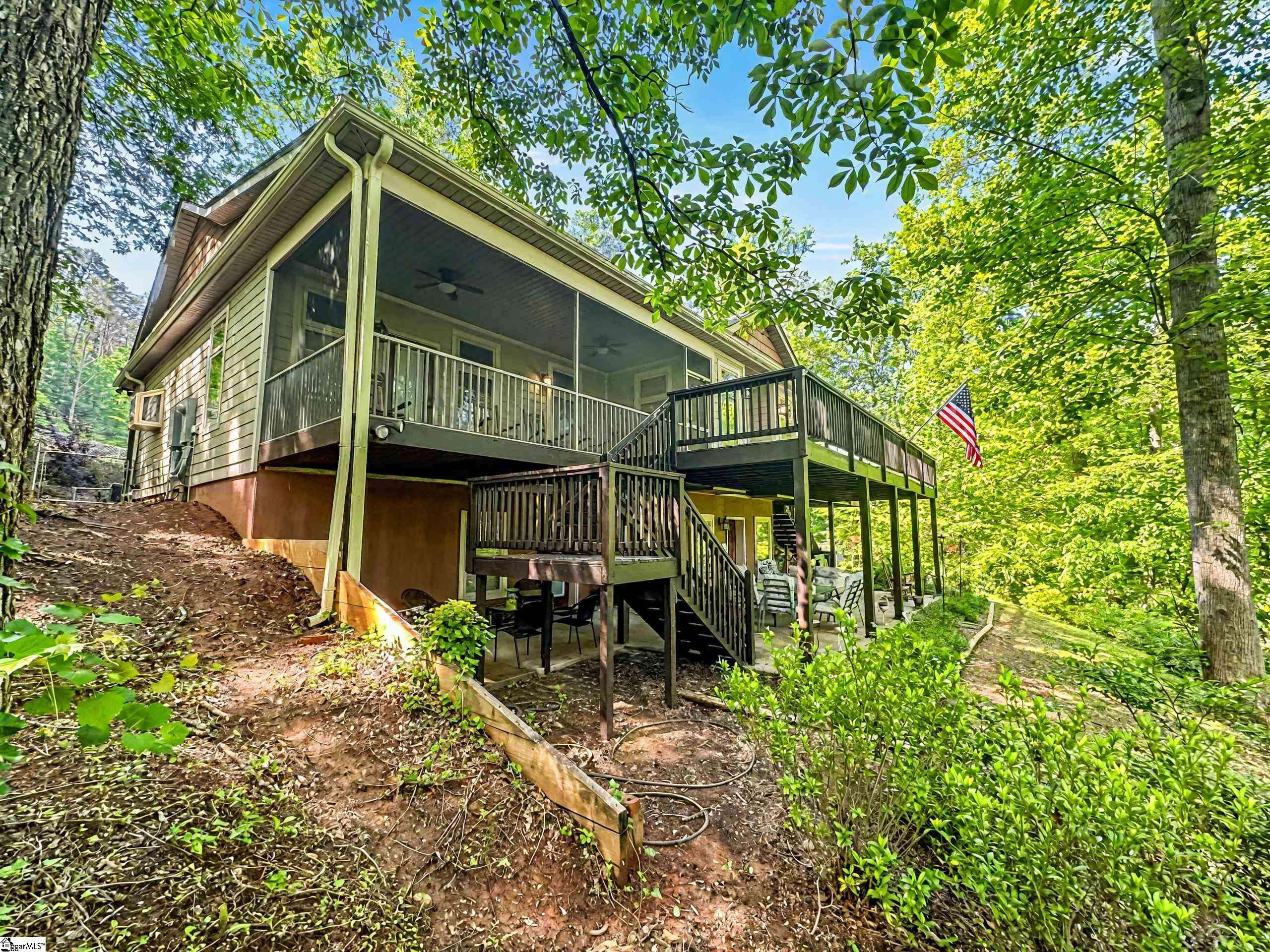 Marietta, SC 29661,586 Silver Shoals Circle