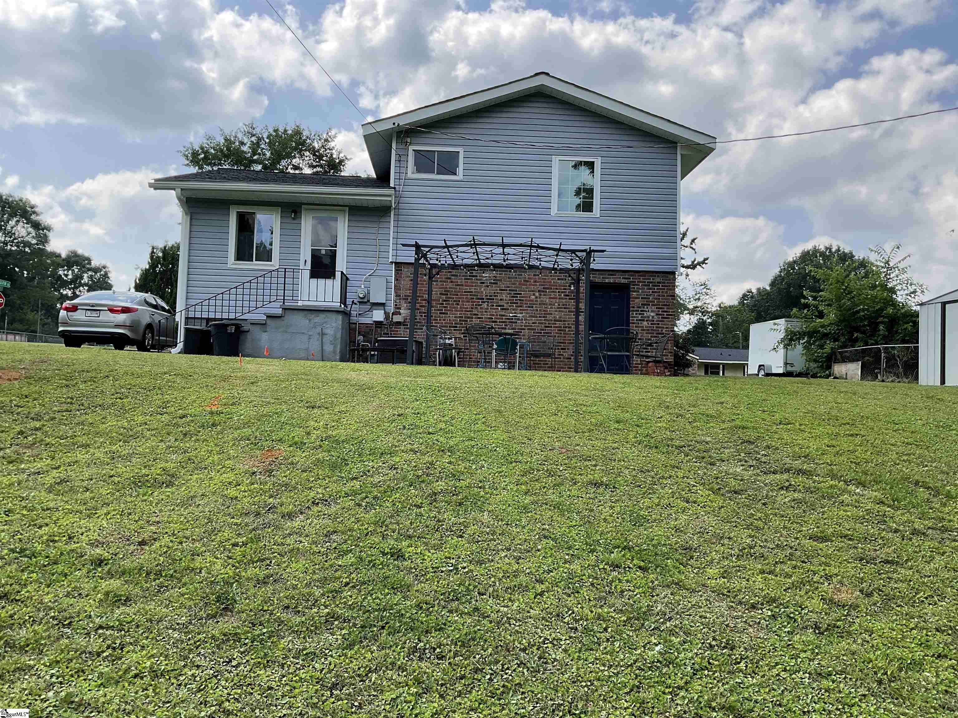 Moore, SC 29539,407 OLD FARM Road