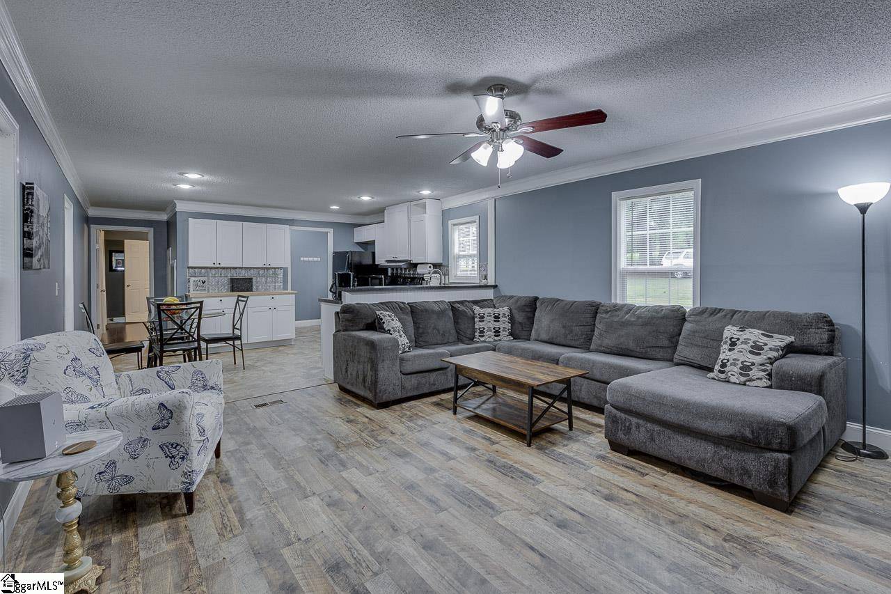 Wellford, SC 29835,561 Waspnest Road