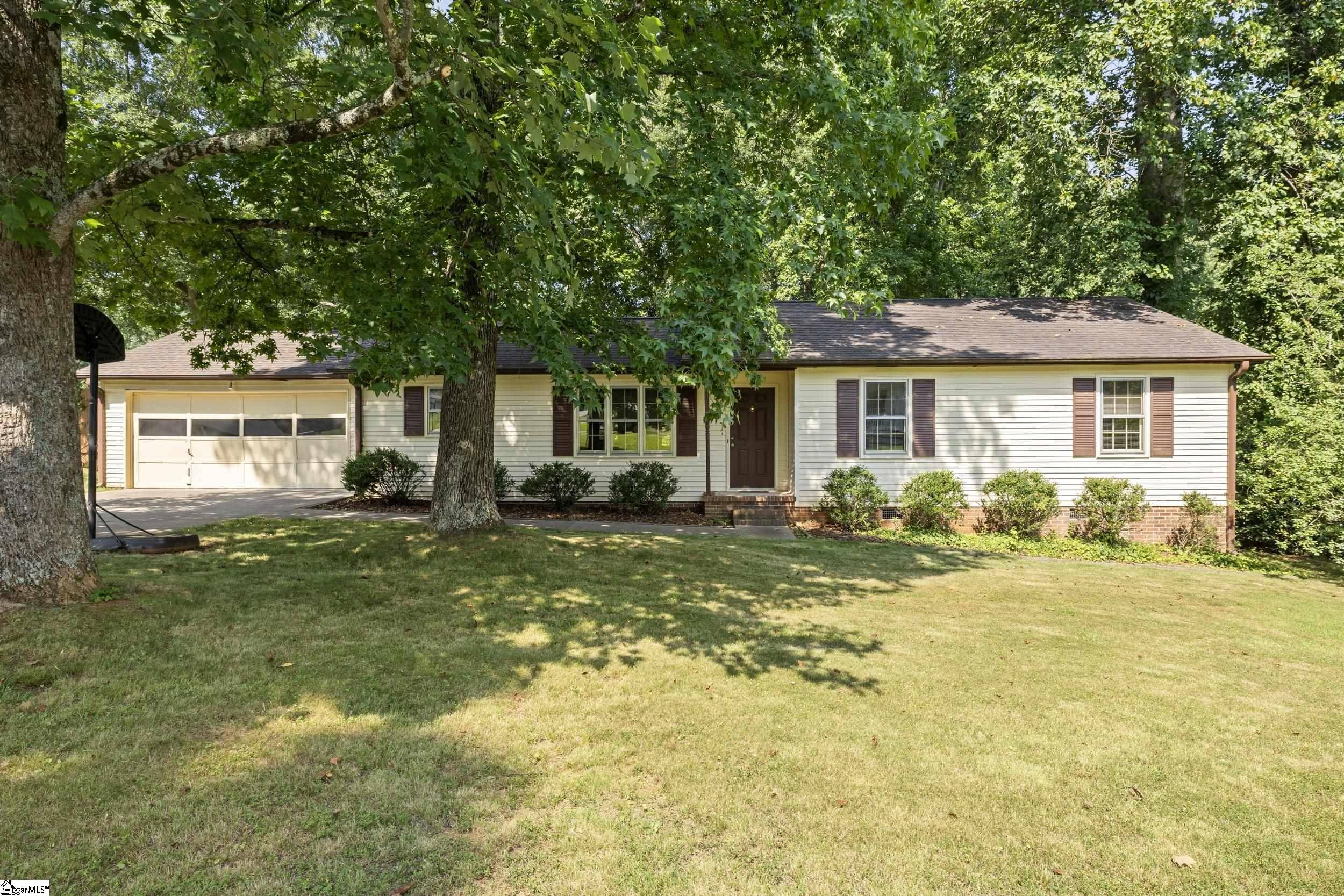 Simpsonville, SC 29680,816 Brentwood Way