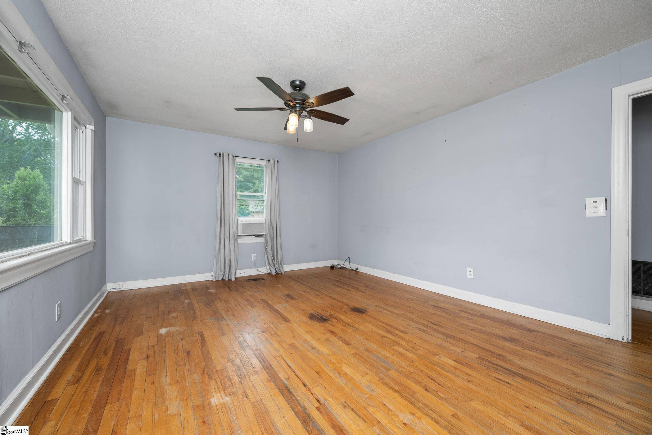 Landrum, SC 29356-9400,265 W Durham Street