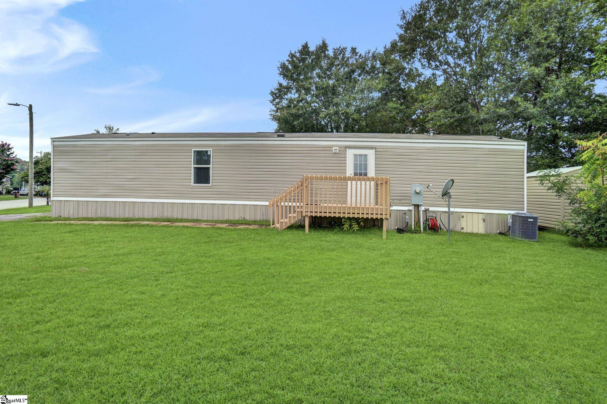 Simpsonville, SC 29681,104 CREST Street