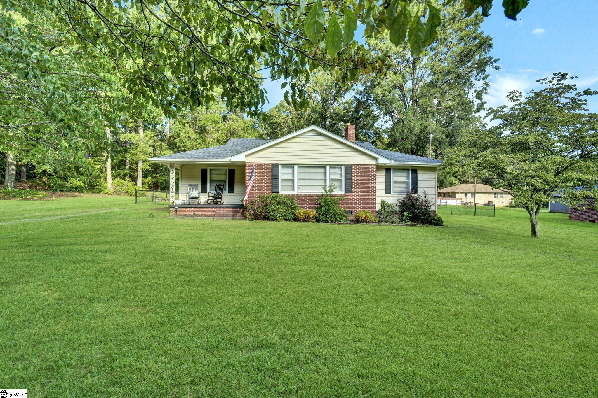 Laurens, SC 29360,107 FOREST Drive