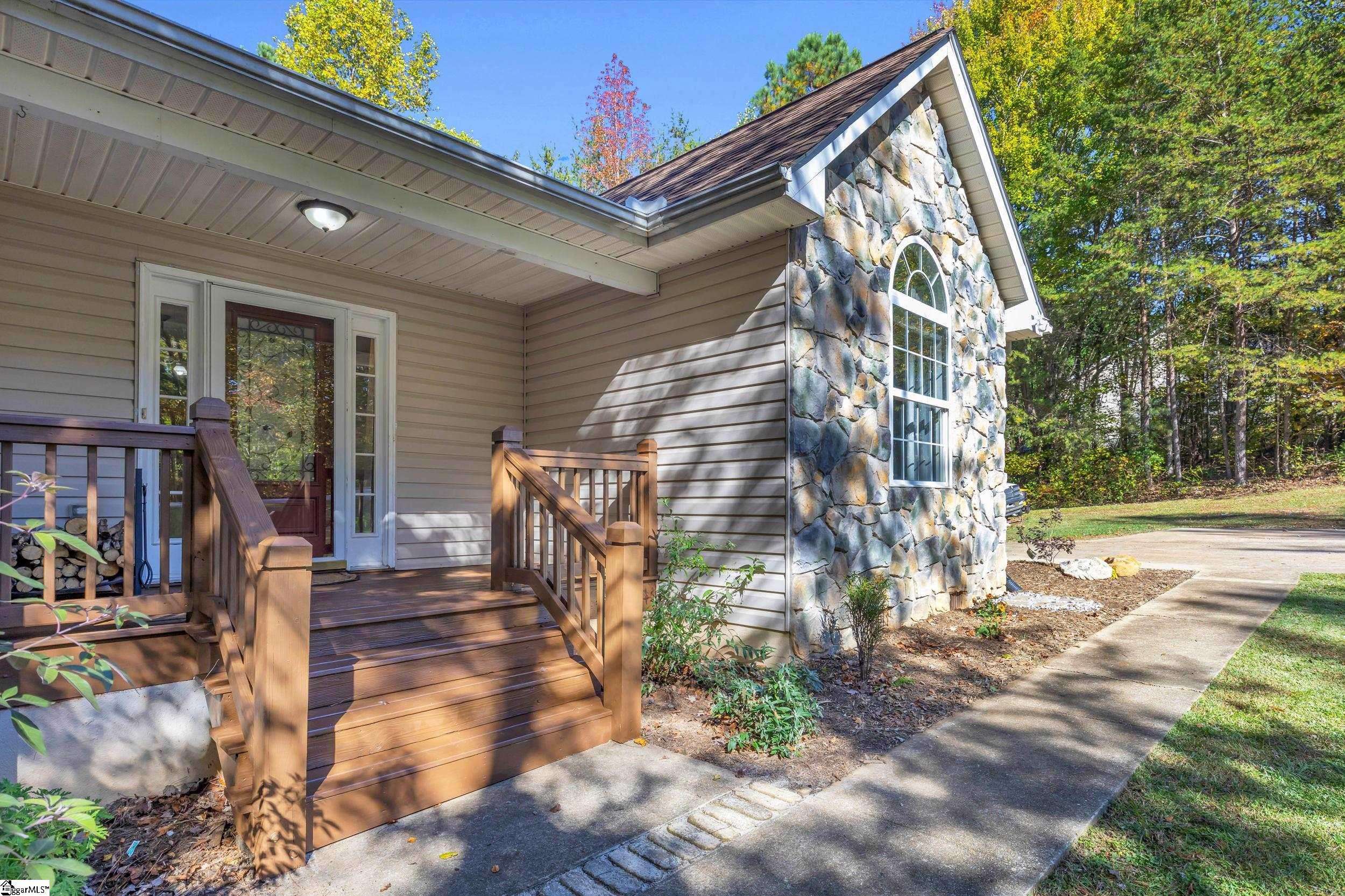 Taylors, SC 29687,10 Oasis Court