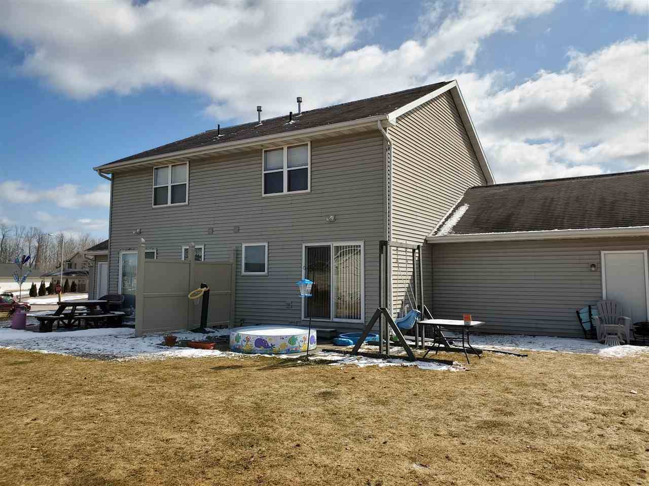 Pulaski, WI 54162-9790,587 BLUE HERON DR